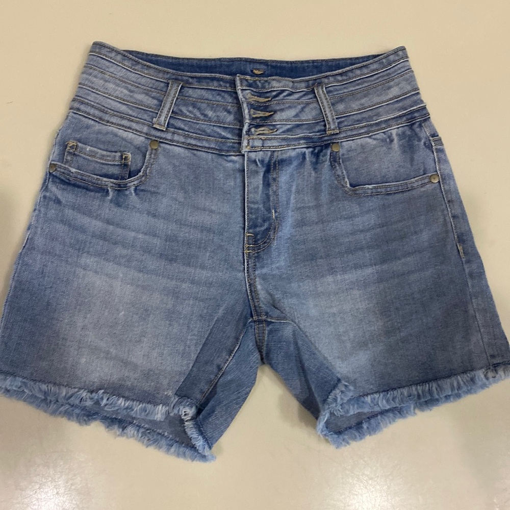 Versona high rise jean shorts size 4